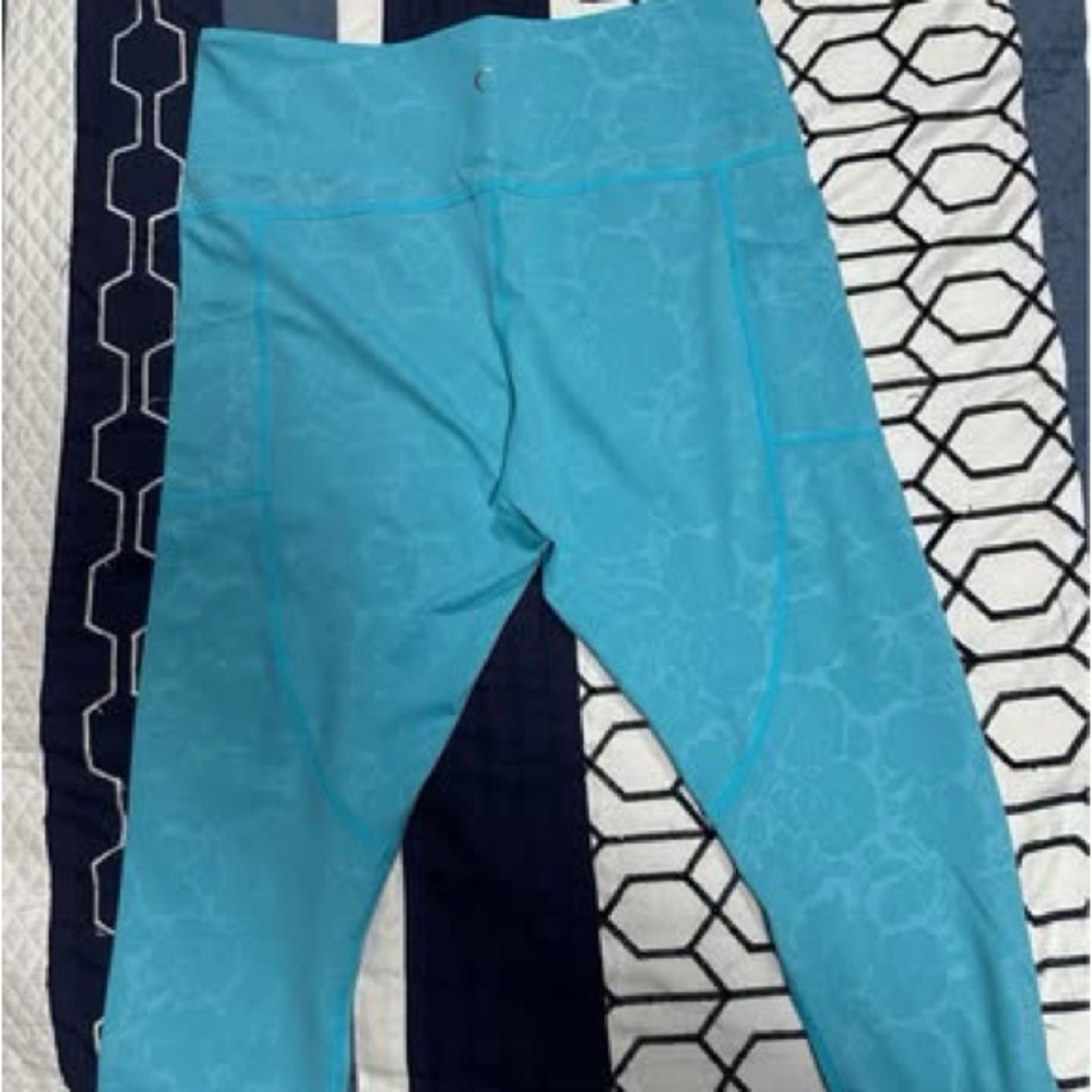 ZYIA Capri leggings